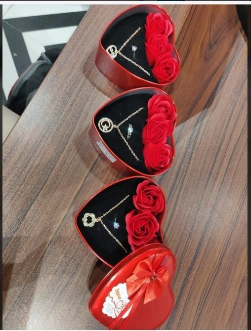 Jewelry & Artificial Flower in Heart Shaped Gift Box for Women