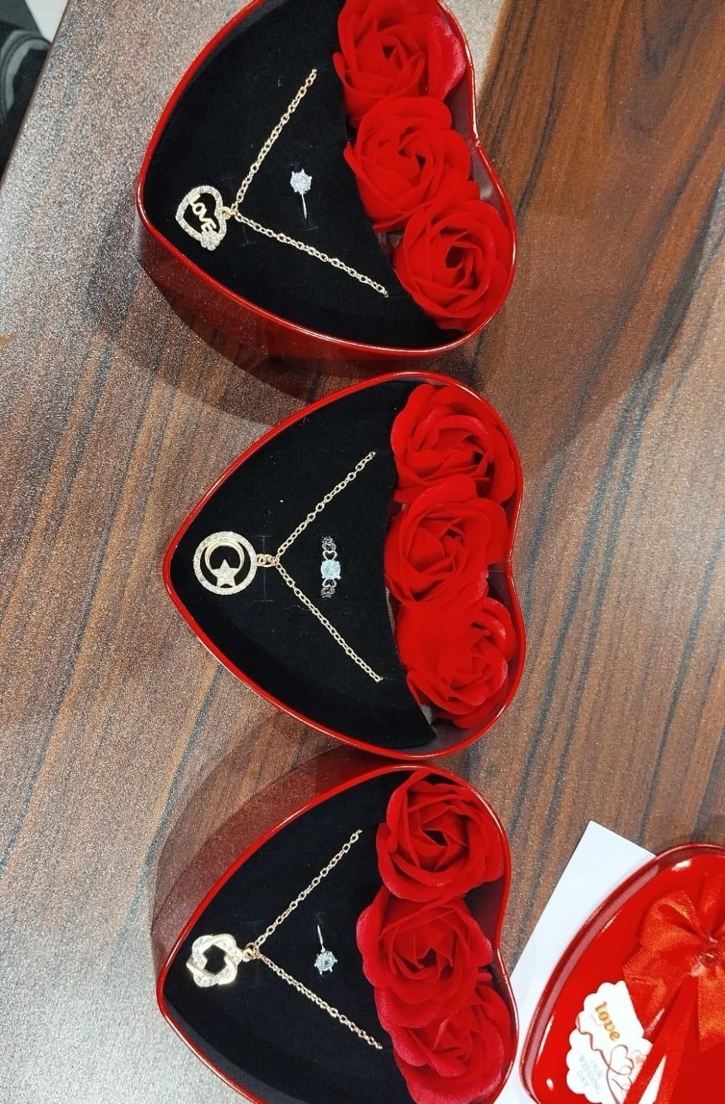 Jewelry & Artificial Flower in Heart Shaped Gift Box for Women